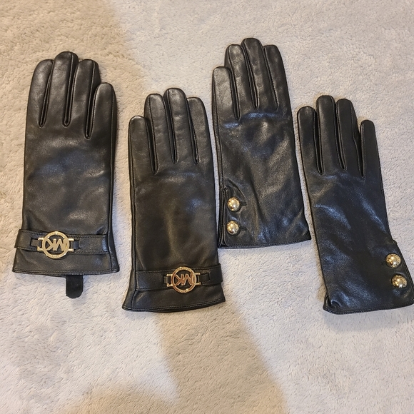 Micheal Kors Gloves - Picture 1 of 3